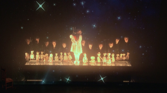 2 декабря коллектив челябинского театра кукол представит зрителям свою легендарную постановку "Удивительное путешествие кролика Эдварда"