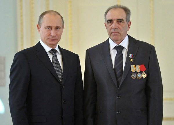 Президент России Владимир Путин лично поздравил Константина Чуманова с высокой наградой
