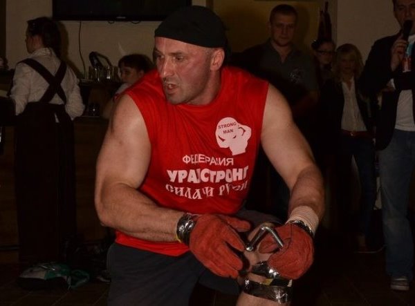 Дмитрий Кононец установил новый рекорд России по слому болтов