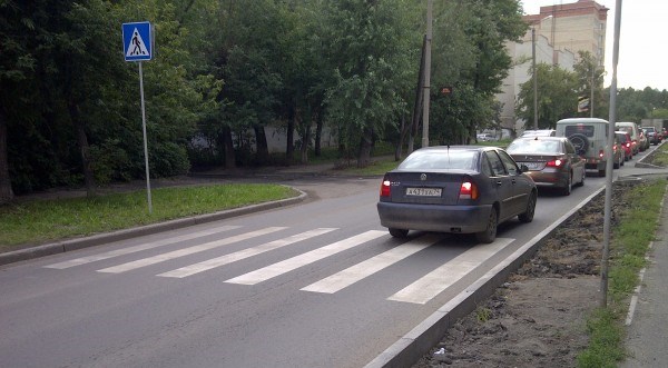 Странная пешеходная зебра появилась на улице Образцова