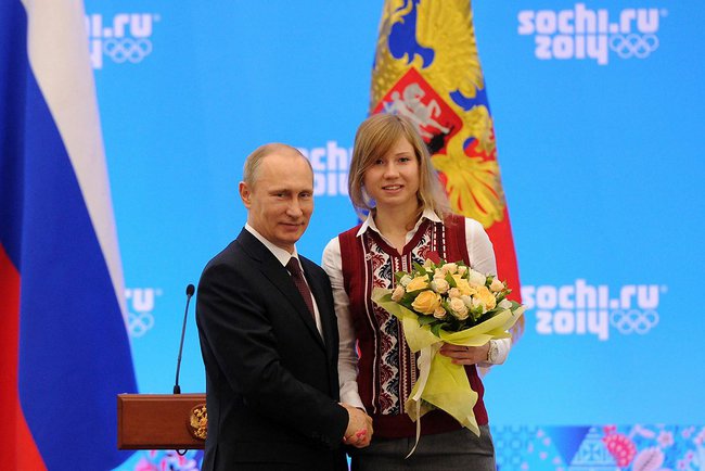 Владимир Путин наградил Ольгу Фаткулину медалью ордена "За заслуги перед Отечеством" 1 степени