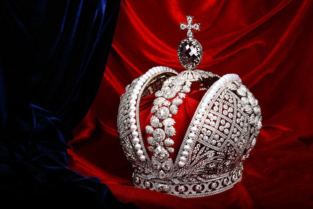 В Челябинск привезли реплику большой короны Российской Империи. Экспонат за 100 миллионов долларов покажут в музее искусств Челябинска.