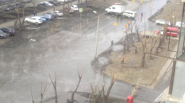 Северо-запад Челябинска затопило горячей водой. Под воду ушел участок улицы 250 лет Челябинска между улицами 40 лет Победы и Чичерина.